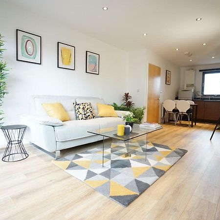 Perfectly Located Stunning Apartment Лондон Экстерьер фото
