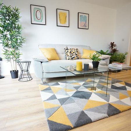 Perfectly Located Stunning Apartment Лондон Экстерьер фото