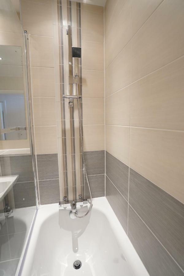 Perfectly Located Stunning Apartment Лондон Экстерьер фото